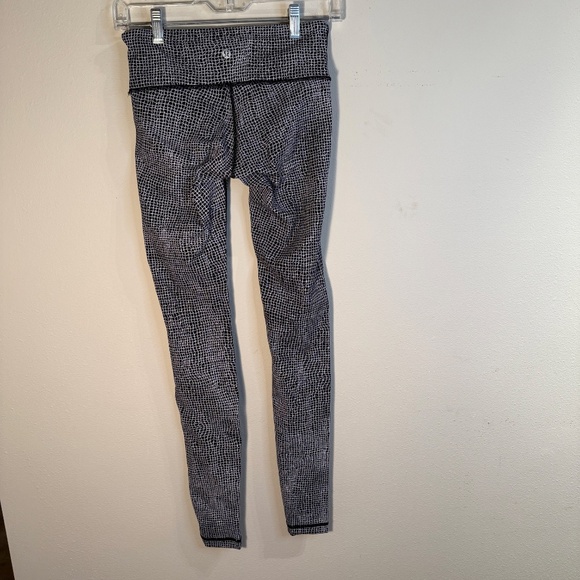Lululemon Women’s High Rise Wunder Under Luxtreme Leggings, Size 4, Blk & Wht - Picture 7 of 13